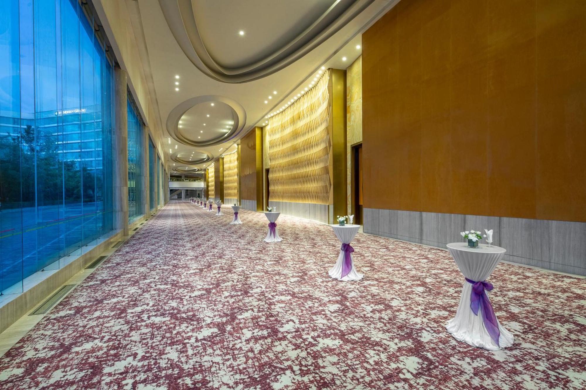 Hotel Wyndham Grand Qingdao Exterior foto